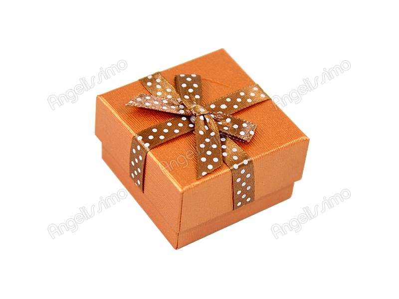  Подарочная коробка коричневого цвета
