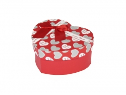 Подарочная коробка красного цвета с белыми сердечками