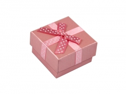 Подарочная коробка розового цвета