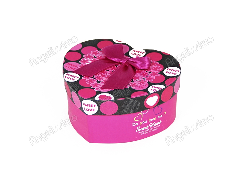 Подарочная коробка розового цвета с цветами