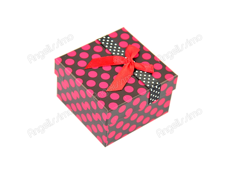  Подарочная коробка черного цвета в красный горошек